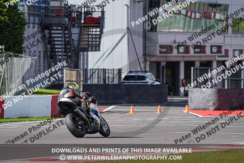 donington no limits trackday;donington park photographs;donington trackday photographs;no limits trackdays;peter wileman photography;trackday digital images;trackday photos